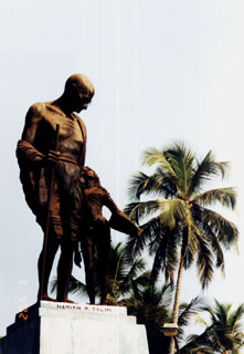 Памятник Ганди в Олд Гоа